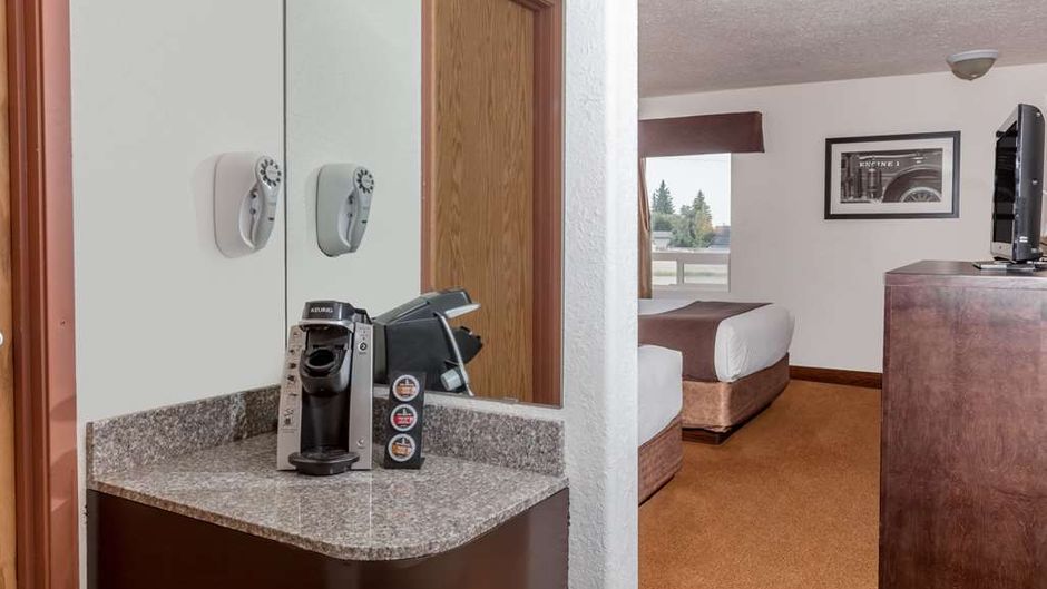 Super 8 Vermilion Room