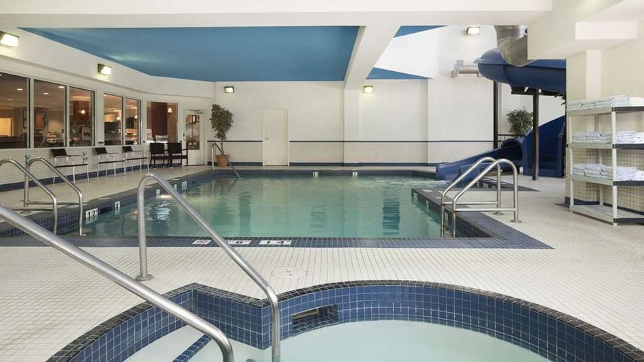 Travelodge - Strathmore Pool