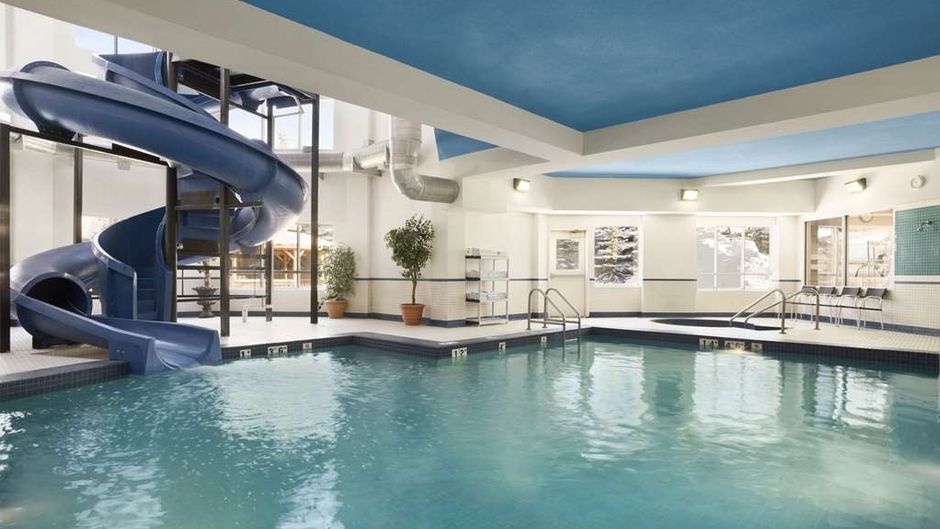Travelodge - Strathmore Pool