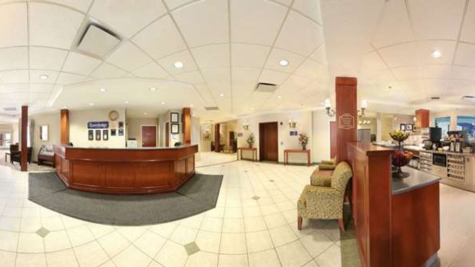 Travelodge - Strathmore Lobby