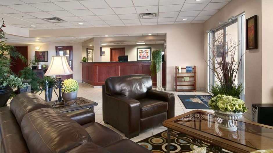 Travelodge Stony Plain Lobby