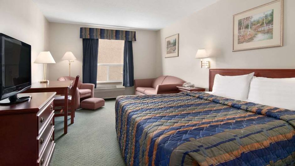 Travelodge Stony Plain Room