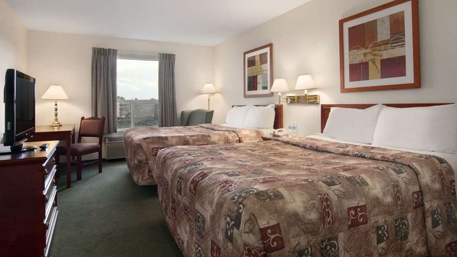 Travelodge Stony Plain Room