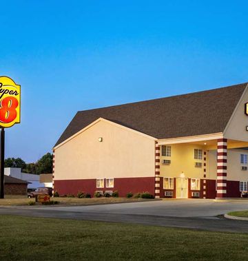 Super 8 Holton