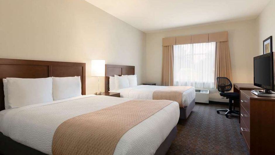 Days Inn Ottawa Airport Room