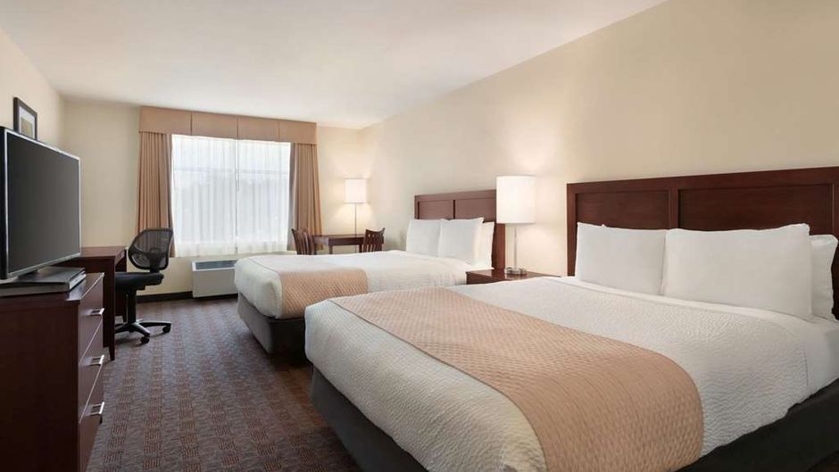 Days Inn Ottawa Airport Room