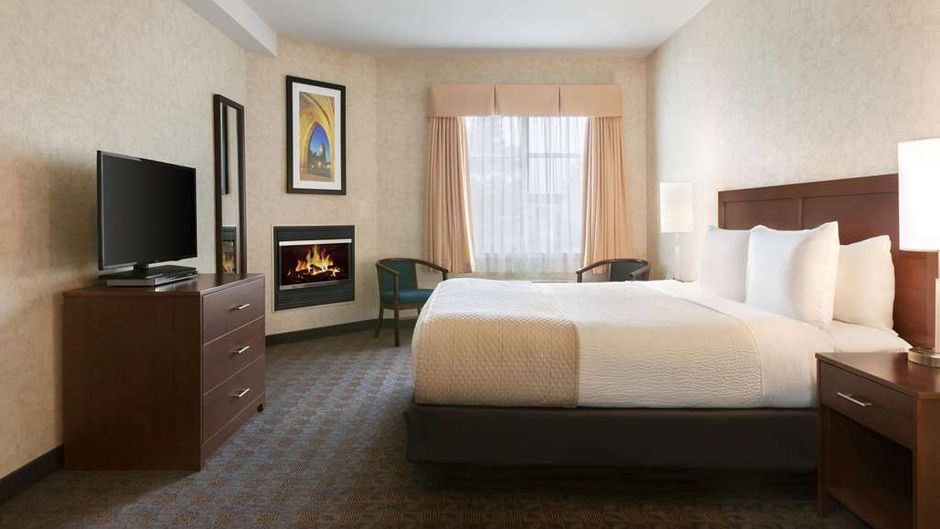 Days Inn Ottawa Airport Suite