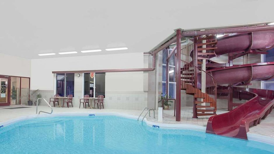 Super 8 Portage La Prairie Pool