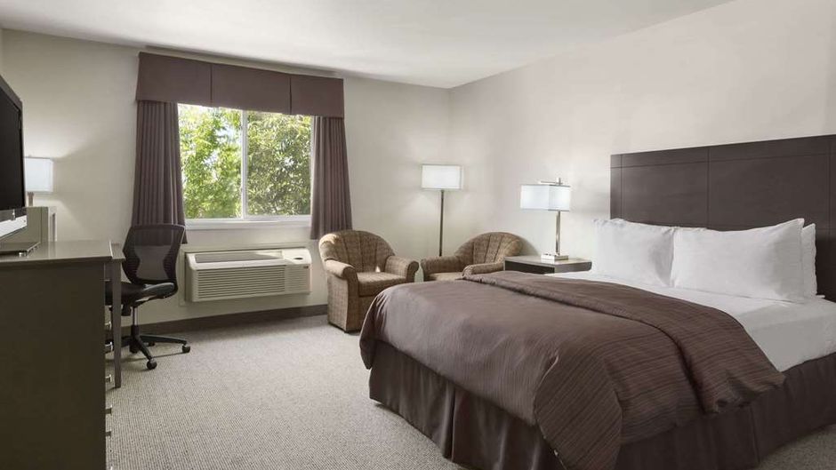 Days Inn Steinbach Room