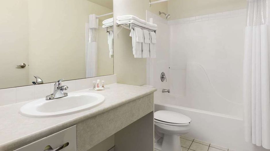 Days Inn Steinbach Room