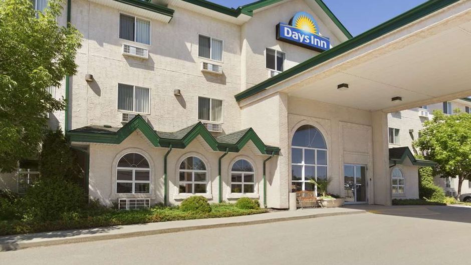 Days Inn Steinbach Exterior