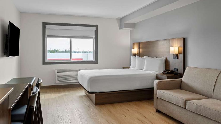 Days Inn Steinbach Suite