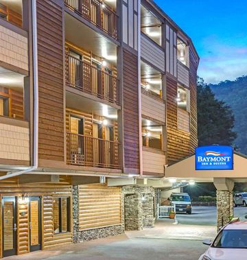 Baymont Inn & Suites on the River