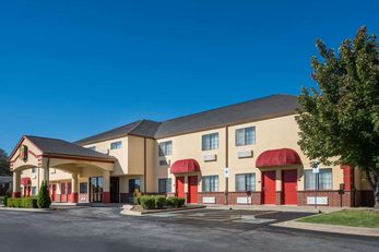 Super 8 Claremore OK