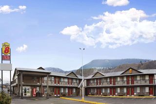 Super 8 Kamloops East