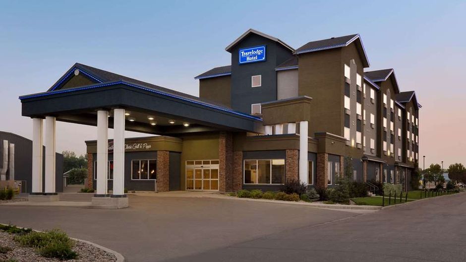 Travelodge Weyburn Exterior