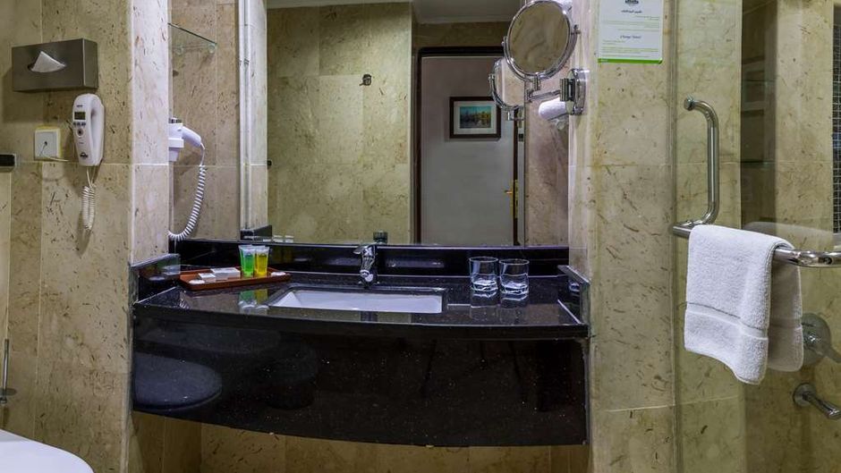 Days Inn Hotel Suites Amman Room