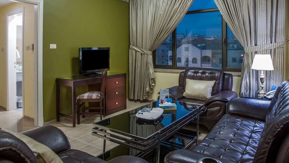 Days Inn Hotel Suites Amman Room