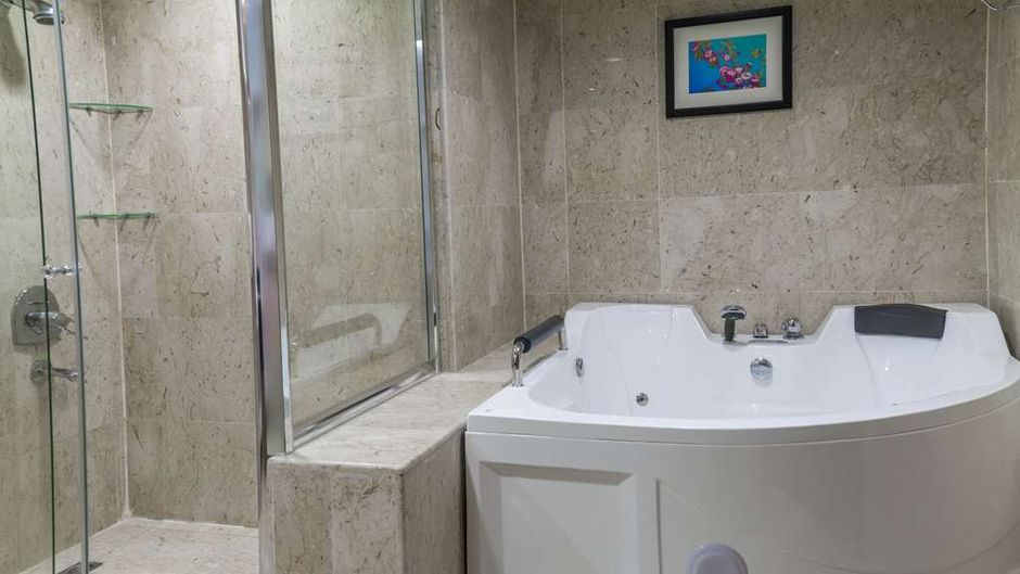 Days Inn Hotel Suites Amman Room