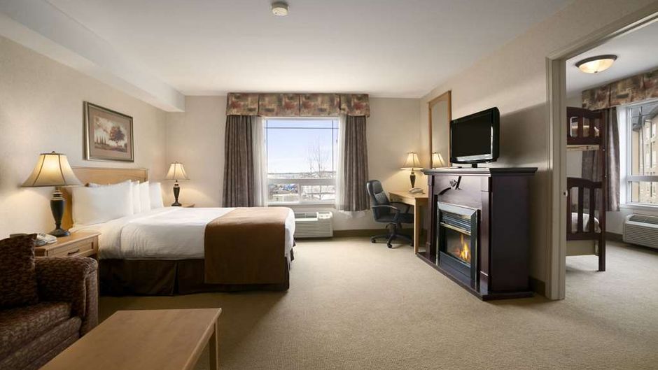 Super 8 Motel Fort Nelson Suite