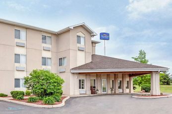 Baymont Inn & Suites Howell/Brighton