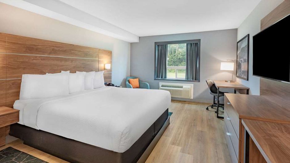 Super 8 Cornwall ON Room