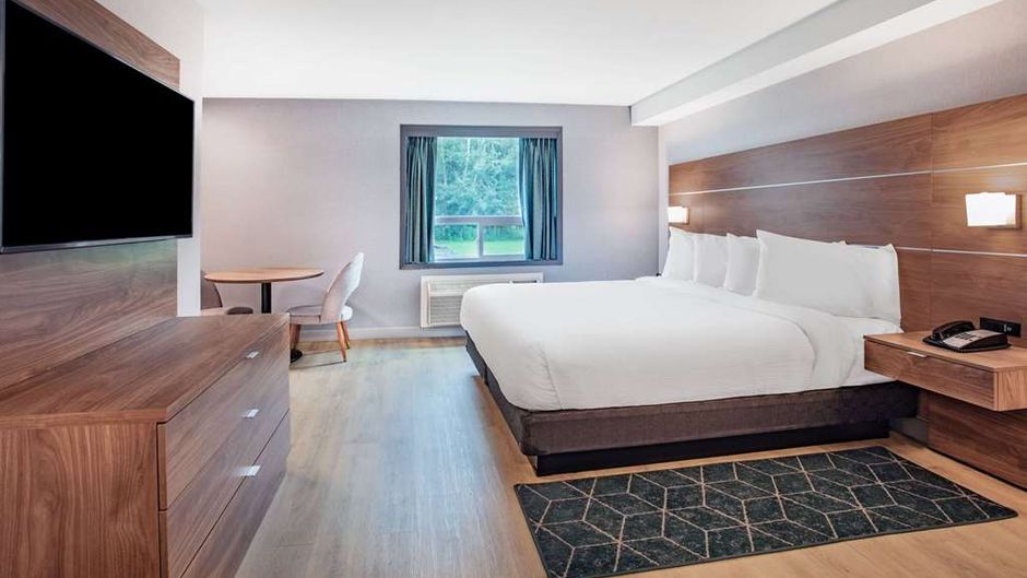 Super 8 Cornwall ON Room