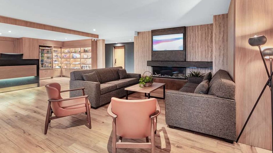 Super 8 Cornwall ON Lobby