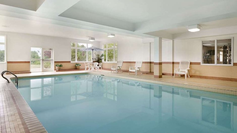 Days Inn Orillia Pool