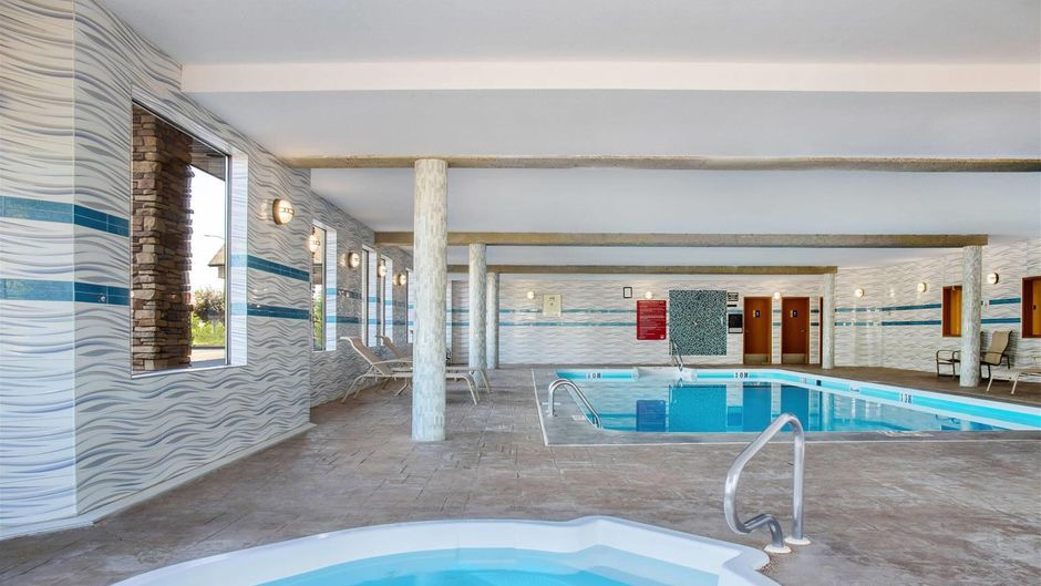Days Inn & Suites West Edmonton Pool
