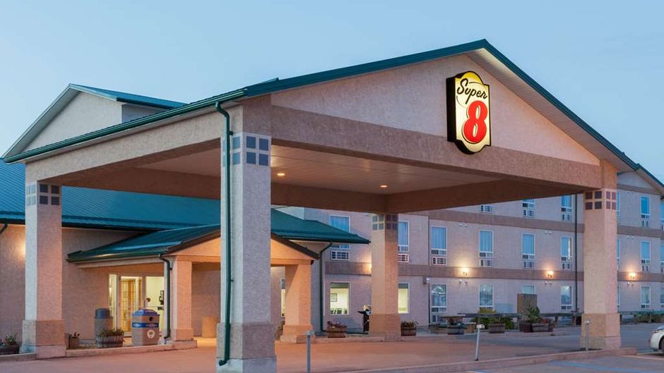 Super 8 Swan River MB Exterior