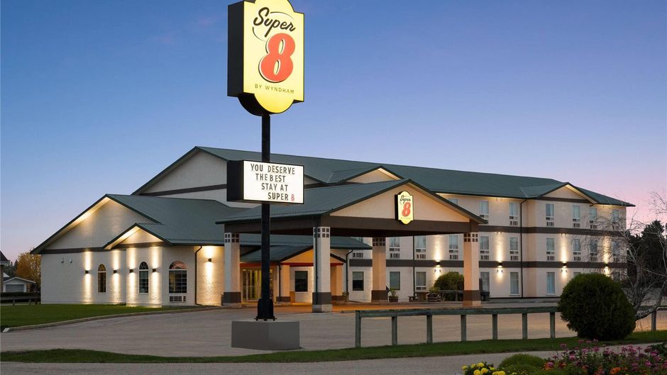 Super 8 Swan River MB Exterior