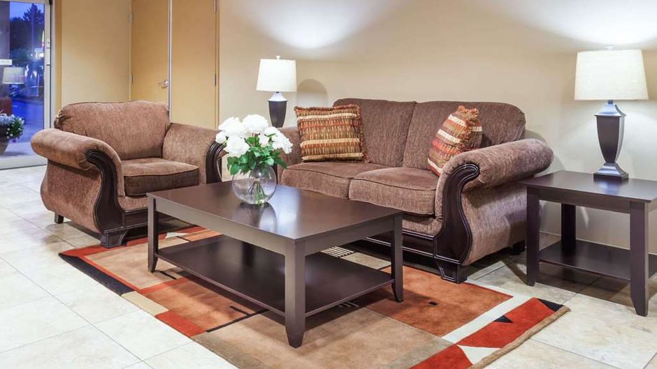 Super 8 Abbotsford Lobby