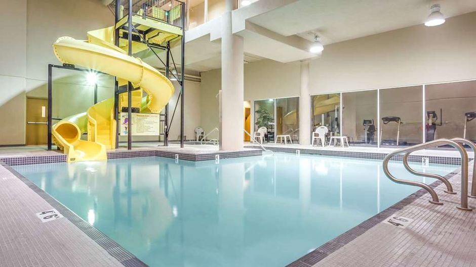Super 8 Abbotsford Pool