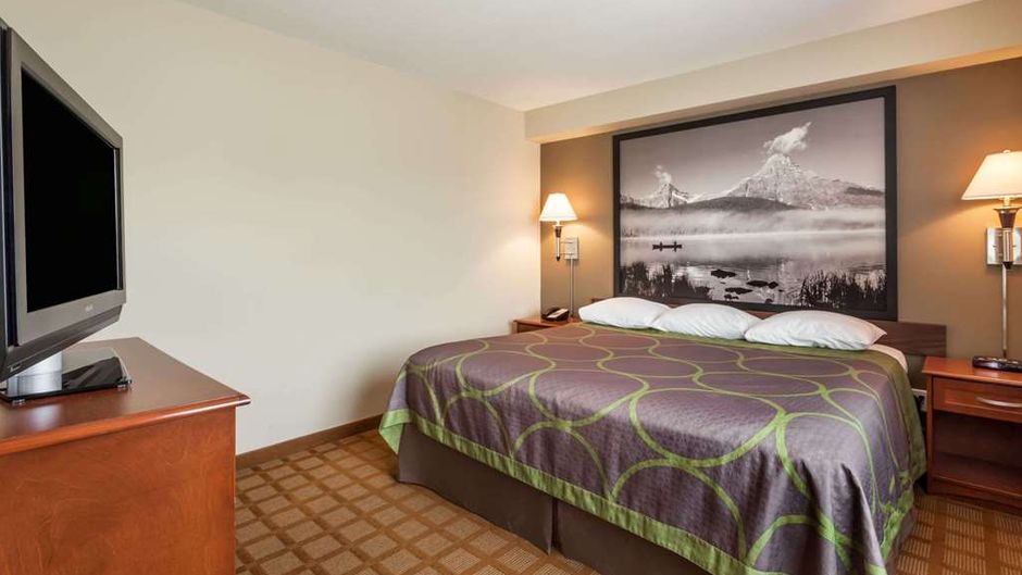 Super 8 Abbotsford Room