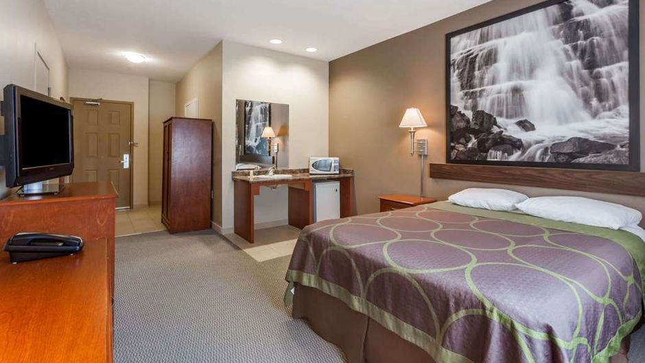 Super 8 Abbotsford Room