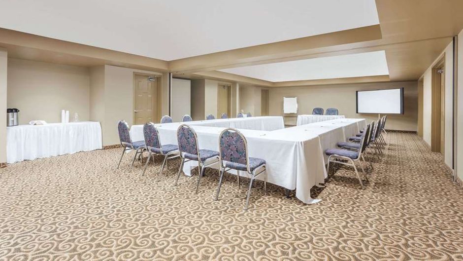 Super 8 Abbotsford Meeting