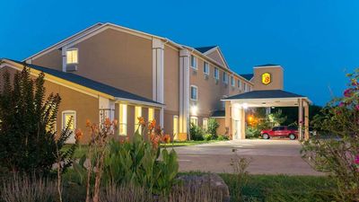 Super 8 Perry