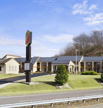 Super 8 Chiswell/Max Meadows Area