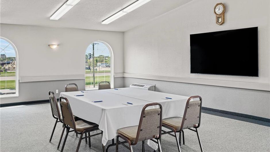 Days Inn & Suites Winkler Meeting