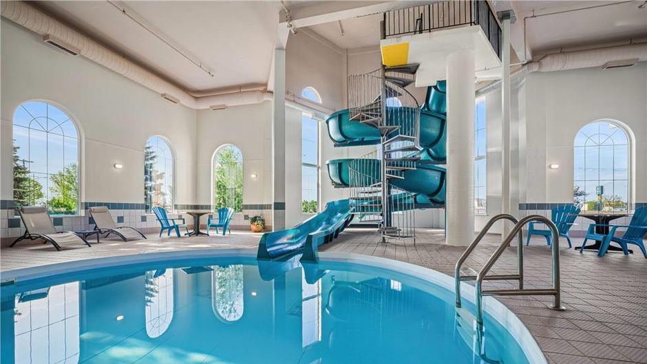 Days Inn & Suites Winkler Pool