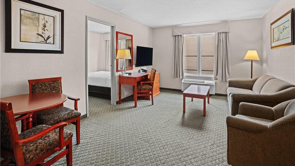 Days Inn & Suites Winkler Suite