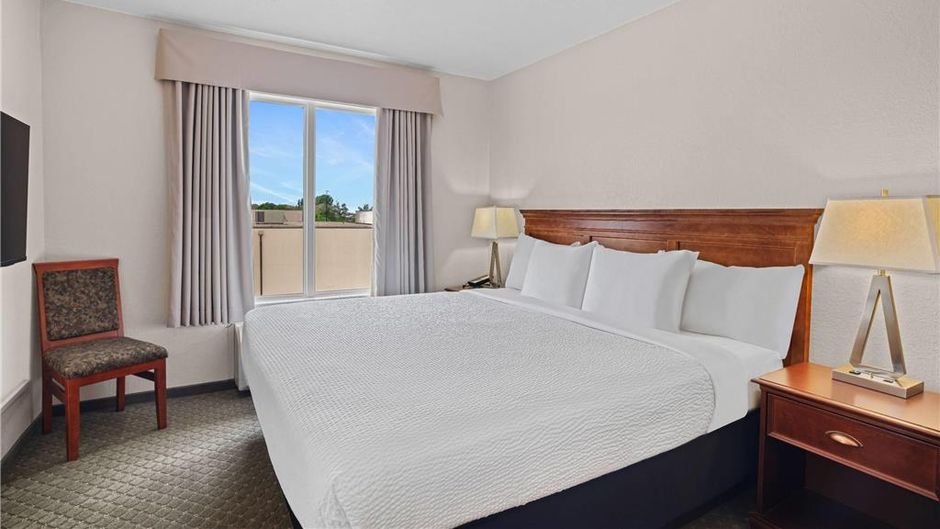 Days Inn & Suites Winkler Room