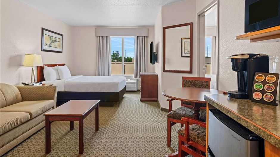Days Inn & Suites Winkler Room