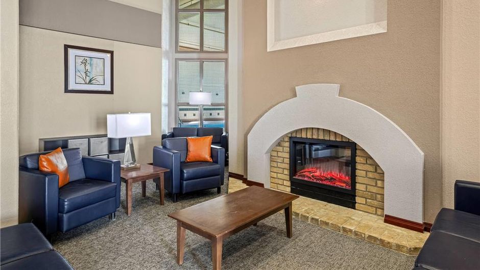 Days Inn & Suites Winkler Lobby