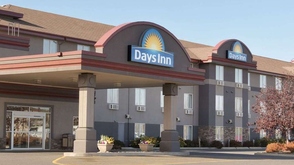 Days Inn & Suites Thunder Bay Exterior
