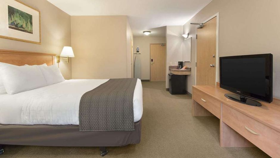 Days Inn & Suites Thunder Bay Room