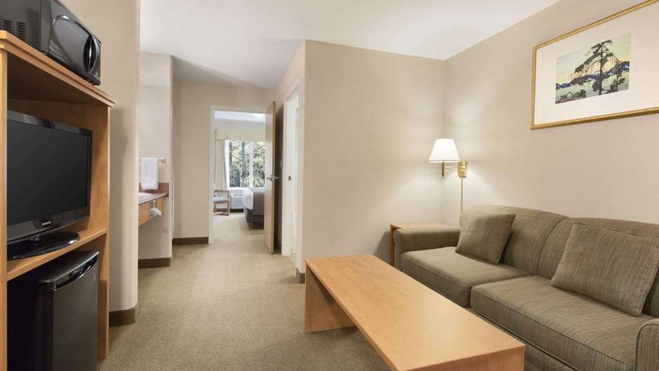 Days Inn & Suites Thunder Bay Suite
