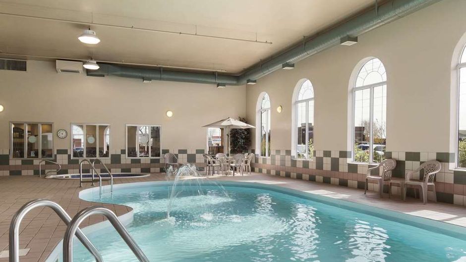 Days Inn & Suites Thunder Bay Pool