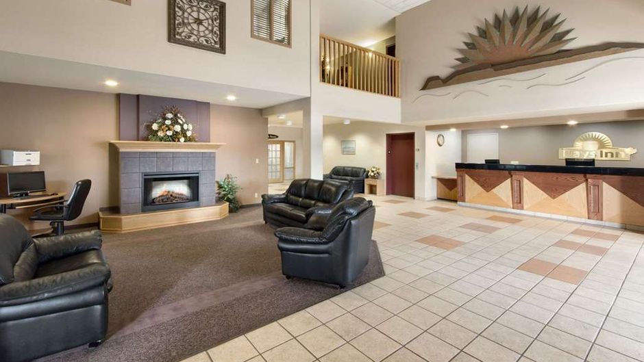 Days Inn & Suites Thunder Bay Lobby